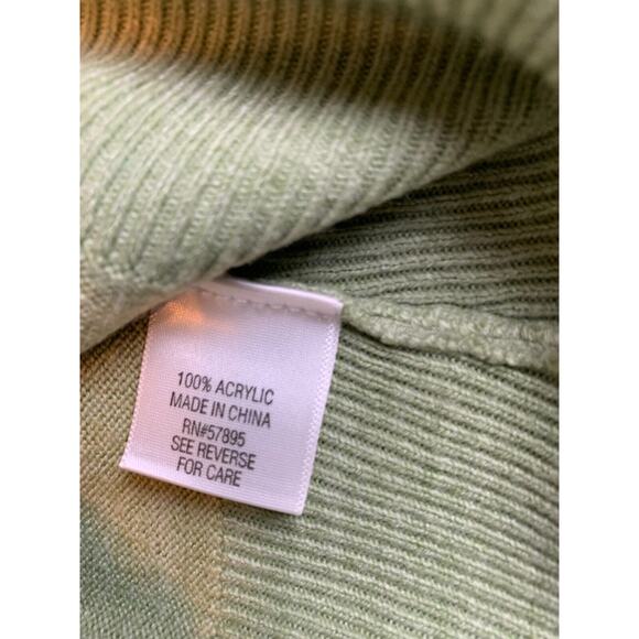 APT 9 WOMEN’S SWEATER LIGHTWEIGHT SZ M LIGHT GREEN WITH JEWELED PIN - Picture 7 of 16